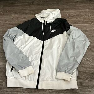 Nike men’s windbreaker. Size L